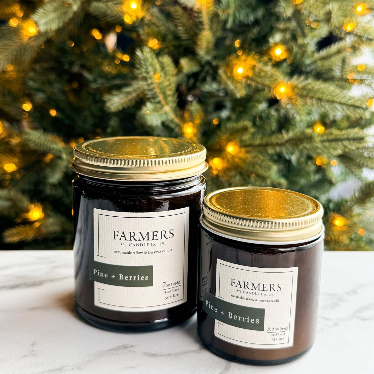 Festive pine and berries scent with cinnamon and warm spices for a cozy holiday atmosphere