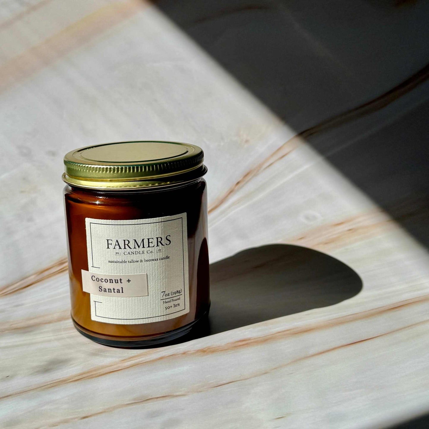 Coconut + Santal scent ambiance with tropical beach and sandalwood notes